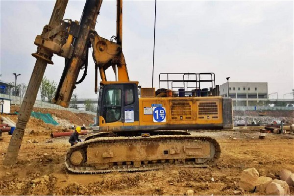 一臺(tái)中小型旋挖機(jī)，價(jià)格到底有多大差別.jpg